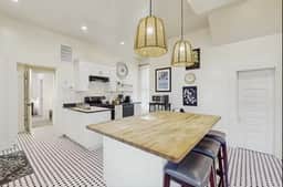 Lilac Victorian Downstairs-Spacious  Apartment - Image 5