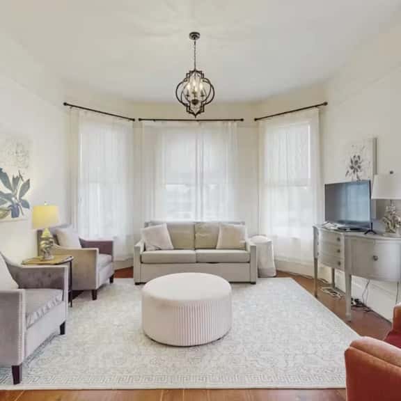Lilac Victorian Downstairs-Spacious  Apartment - Image 1